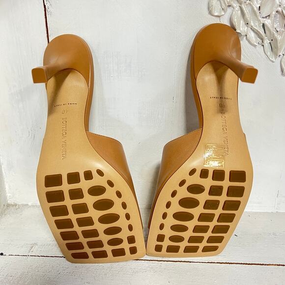 NWT Bottega Veneta Leather Slip On Wide Strap Heeled Mules Nude Womens 40 / US 9 - Picture 8 of 8